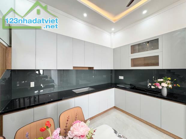 🏡  NHÀ GÓC 2 MẶT TIỀN HẺM CẤP 1 Y WANG . 💥  2 TỶ 950 - 5