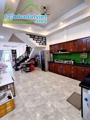 NHÀ MẶT TIỀN TÂN CHÁNH HIỆP QUẪN 12- 100M2, 3 TẦNG, VÀO Ở NGAY CHỈ 7 TỶ 800 TL - 5