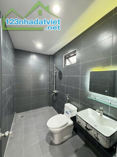 Bán nhà gác lửng 3pn, 2Wc đầy đủ tiện ích Vị trí gần chợ gần công ty, gần trường học cấp 2 - 3