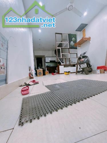 Bán nhà Hoa Bằng, Yên Hòa, Cầu Giấy, oto gần, 45m2, 4.3 tỷ