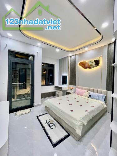 Bán nhà đẹp full nội thất đón Tết, 62m2, 4 tầng 4PN 5WC, sân thượng view LM81 và Bitexco - 2