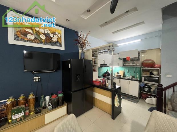 Bán nhà đẹp phố Minh Khai, gần TIMES CITY 51m2x5 tầng full đồ, 30m ra phố 6.75 tỷ - 1