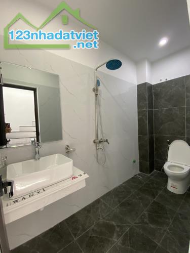 Bán nhà 3 tầng 55m2, giá 5.2 tỷ. KINH DOANH ĐỈNH. Mặt đường ô tô tải tránh. 0966929600 - 4