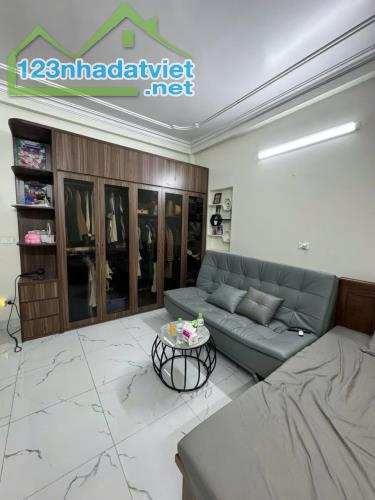 Cần bán nhà Mỹ Đình, dt 43,1m x 4 tầng, Ô tô lùi tận cửa. Giá 7,15 tỷ tặng 95% nội thất - 1