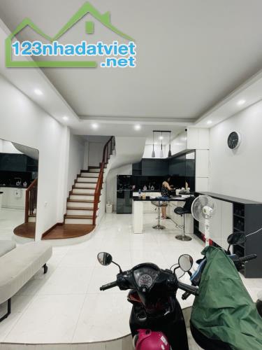 NGÕ TO - CỰC HIẾM - BÁN NHÀ ĐÔNG THIÊN - VĨNH HƯNG - 32m - 5Tang - 5,6tỷ