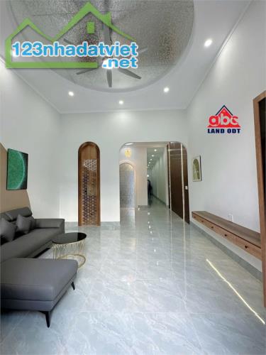 NP1077 bán nhà phố đẹp , gồm 3 phòng ngủ, thiết kế đẹp hiện đại, hàng xóm thân thiện - 1