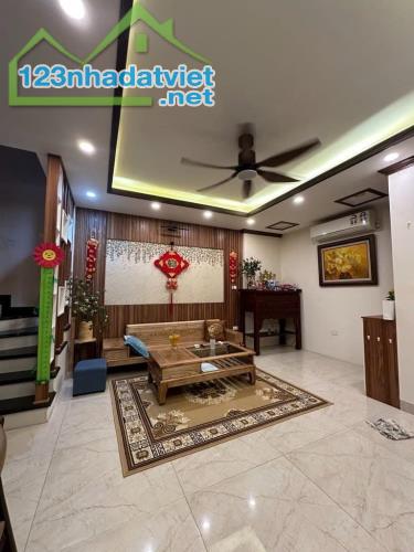 BÁN NHÀ HOÀNG HOA THÁM 40M2 - Ô TÔ ĐỖ CỔNG - GIÁ CHỈ 9 TỶ - 1