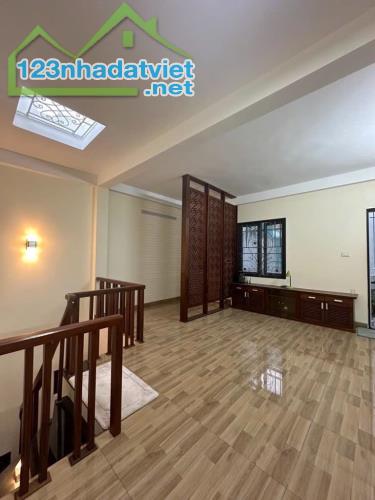 BÁN NHÀ HOÀNG HOA THÁM 40M2 - Ô TÔ ĐỖ CỔNG - GIÁ CHỈ 9 TỶ - 3