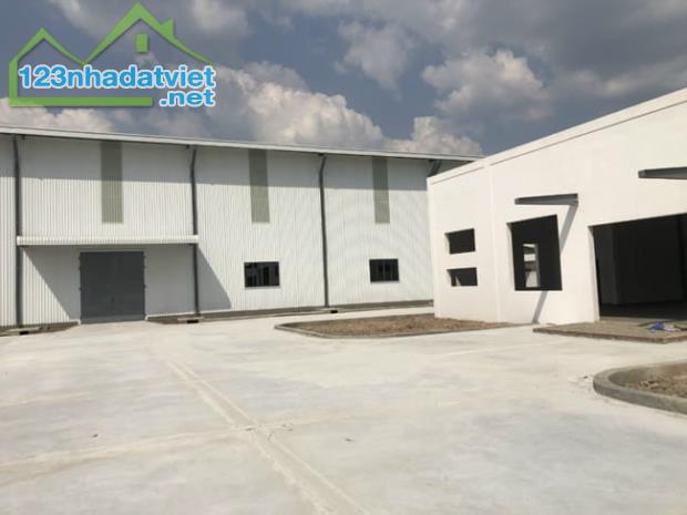 Cho thuê xưởng 2.500 m2 & 4.200 m2 khánh bình Tân Uyên Gía : 2.7 USD/m2 - 1