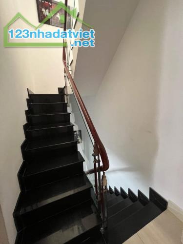 Bán Nhà Khuông Việt - hơn 40m2 - 4 Tầng - Hẻm Xe Tải Thông - mà chỉ 6 tỷ - Tân Phú - 5