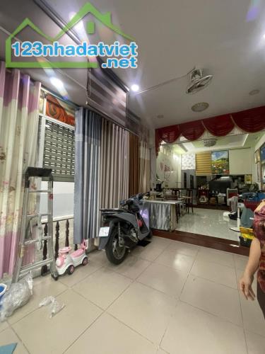 TRUNG CHÁNH, Bán gấp nhà 3 tầng, Mạt tiền KD Đỉnh, chỉ 6.29 tỷ TL.