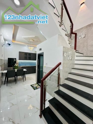Bán Gấp Nhà Đ. Trường Lưu, P. Long Trường, Quận 9. Giá Bán: 2tỷ350. Hẻm Ô Tô - 3
