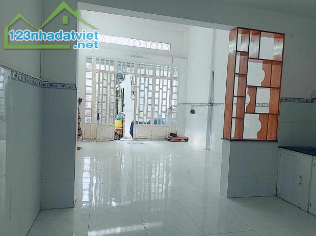 NHÀ Ở TRUNG TÂM QUẬN 6 - DT 62M2 - GIÁ GIẢM CHỈ CÒN NHỈNH 3 TỶ THÔI. - 3