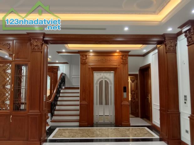 ⚜️ Biệt thự mới đẹp nhất KĐT Việt Hưng, 231m2 5T Thang máy, MT 13.5m, Chỉ 39 Tỷ ⚜️