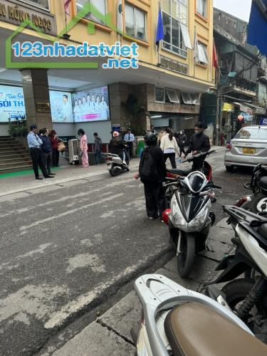 Chính chủ cho thuê tầng 1 tại 52 Yên Ninh, Trúc Bạch Giá thuê 12tr/ tháng Đối diện bệnh vi