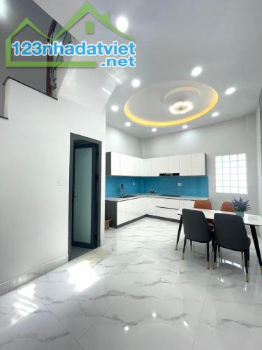 NHỈNH 5 TỶ, BÁN NHÀ 4 TẦNG, HẺM XE HƠI, PHAN HUY ÍCH, TÂN BÌNH, DT 5X11M - 2