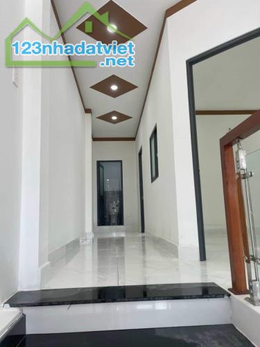 Bán nhanh nhà mới xây kiên cố, 3pn, 2 nhà vệ sinh. Nhà xây diện tích 150m2 kiên cố - 1