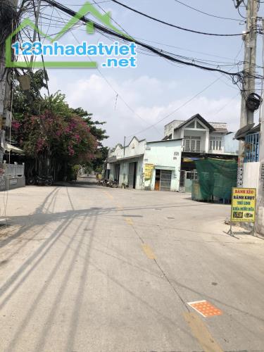 BÁN ĐẤT TẶNG NHÀ C4 - ĐƯỜNG 8M THẠNH LỘC QUẬN 12 - HƠN 157M2, NGANG KHỦNG 7M - CHỈ HƠN 6 - 1