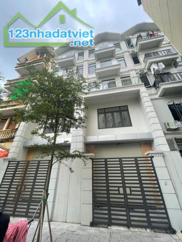 Bán gấp nhà Ngọc Khánh phân lô, hè rộng, ôtô tránh 90mx5T thang máy Ba Đình hơn 17 tỷ