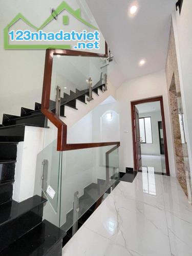 Bán gấp nhà Ngọc Khánh phân lô, hè rộng, ôtô tránh 90mx5T thang máy Ba Đình hơn 17 tỷ - 2