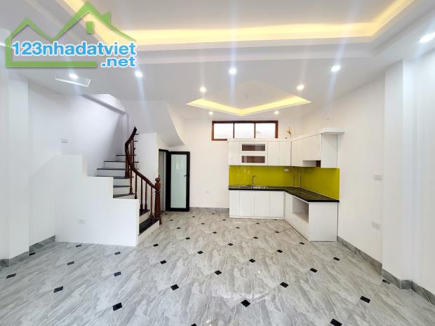 BÁN NHÀ LAI XÁ 42M2 Ô TÔ ĐỖ CỦA, LÔ GÓC 3 THOÁNG SÁNG TỰ NHIÊN 5 NGỦ - 5