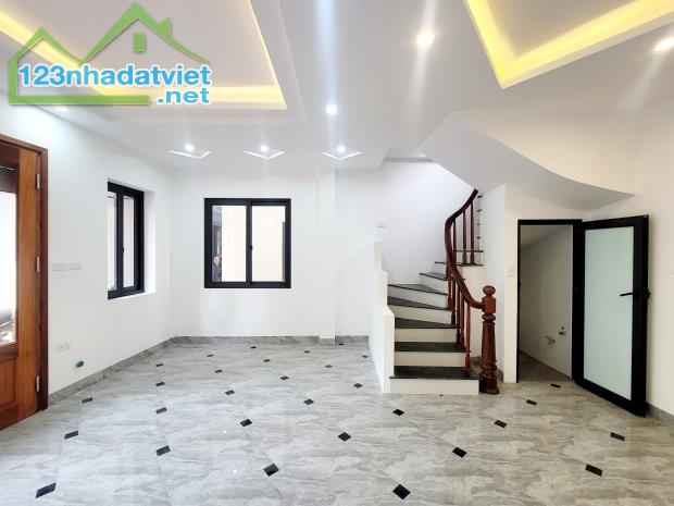BÁN NHÀ LAI XÁ 42M2 Ô TÔ ĐỖ CỦA, LÔ GÓC 3 THOÁNG SÁNG TỰ NHIÊN 5 NGỦ - 4