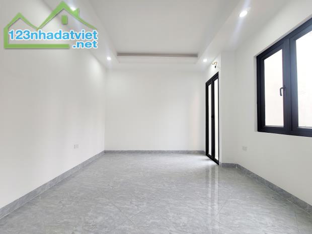 BÁN NHÀ LAI XÁ 42M2 Ô TÔ ĐỖ CỦA, LÔ GÓC 3 THOÁNG SÁNG TỰ NHIÊN 5 NGỦ