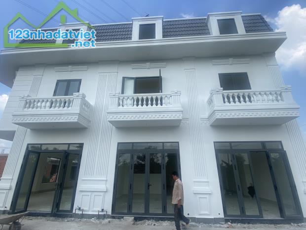 Bán nhà mới xây 1 trệt 1 lầu.Nội thất đầy đủ - 2