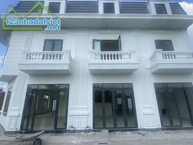 Bán nhà mới xây 1 trệt 1 lầu.Nội thất đầy đủ - 1
