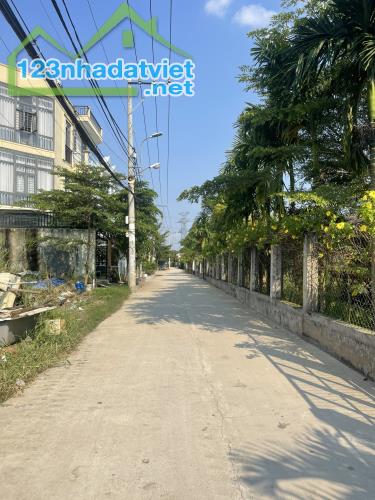 Bán Gấp Lô Đất đường nhựa 7m DT 7,3 x 11 sổ riêng XD tự do Tại Lê Văn Lương Phước Kiển