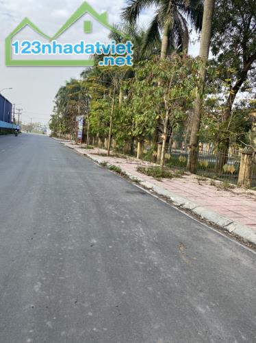 BÁN 700M2 ĐẤT VƯỜN THOÁNG TRƯỚC ,SAU, VIU HỒ