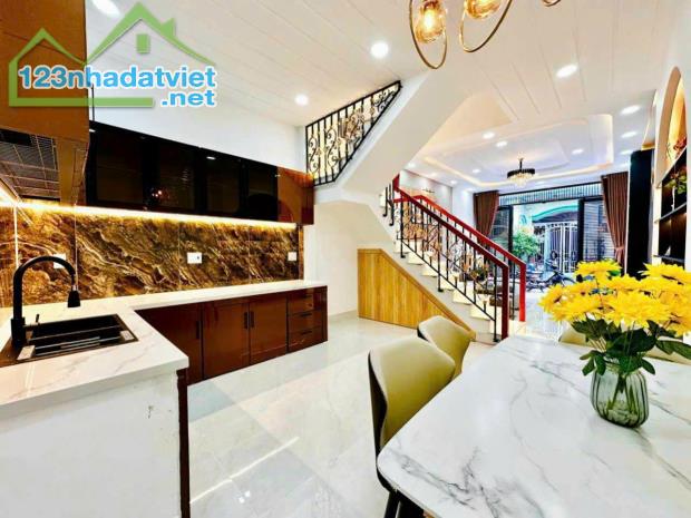 Chính chủ kẹt tiền bán gấp nhà Phạm Văn Chiêu, Phường 9, Quận Gò Vấp. Giá 2tỷ860. Hẻm ô tô - 4