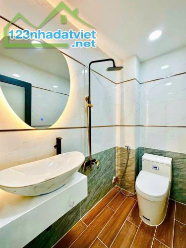 Chính chủ kẹt tiền bán gấp nhà Phạm Văn Chiêu, Phường 9, Quận Gò Vấp. Giá 2tỷ860. Hẻm ô tô