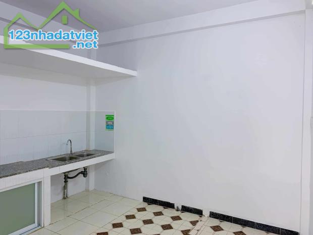 Ô TÔ VÀO NHÀ HUỲNH VĂN BÁNH, SÁT MẶT TIỀN TRƯỜNG SA 60M2 NGANG 4M GPXD 5 TẦNG, NHỈNH 10 TỶ