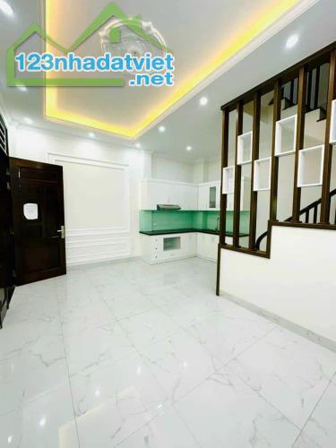 Nhà riêng Đình Quán 31m2*5T. 70m đến Cầu Diễn. 300m đến Đh Công Nghiệp Hà Nội. Giá hơn 3Tỷ