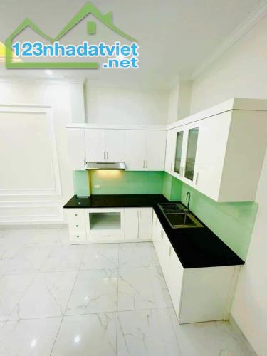 Nhà riêng Đình Quán 31m2*5T. 70m đến Cầu Diễn. 300m đến Đh Công Nghiệp Hà Nội. Giá hơn 3Tỷ - 2