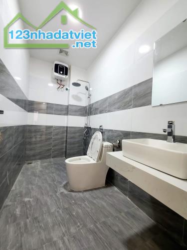 Nhà riêng Đình Quán 31m2*5T. 70m đến Cầu Diễn. 300m đến Đh Công Nghiệp Hà Nội. Giá hơn 3Tỷ - 4