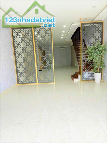 VỊ TRÍ KINH DOANH VIP RẺ NHẤT 2 tầng mặt tiền TRẦN HƯNG ĐẠO mới tanh