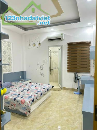 Bán gấp NHÀ 4 TẦNG đẹp như Tranh Khu VIP Nguyễn Ảnh Thủ giá rẻ 5.69 tỷ