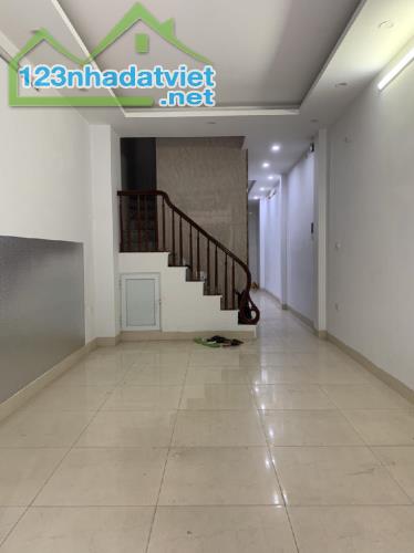 Bán Nhà Mặt Phố Hưng Phúc, Mặt phố kinh doanh, Nhà 4 tầng, 70m2, Giá nhỉnh 5 tỷ