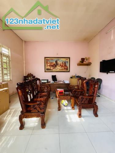 Bán nhà Xuân Thới Đông 3, Hóc Môn, Hẻm xe tải vào nhà chỉ 4.4 tỷ TL.