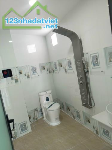 Nhà sổ riêng hoàn công 2 lầu trệt 3.5 tỷ/72 m2, đường nhựa 10m - 2