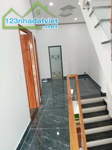 Nhà sổ riêng hoàn công 2 lầu trệt 3.5 tỷ/72 m2, đường nhựa 10m