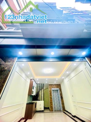 Nhà Đẹp ở ngay TT Cầu Giấy 40m x 6T, thang máy, mt 4,3m, lô góc, ngõ thông, gần ô tô 9,2tỷ - 4