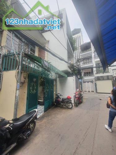 Nhà sát mặt tiền Nguyễn Thanh Tuyền, Tân Bình, Dt 4.2x17.8m,2pn,9.65tỉ - 2