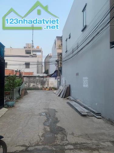 Nhà mới ở ngay BTCT, HXH, dt 54.6m2 x 3t, Lã Xuân Oai, Nhỉnh 4 tỷ.