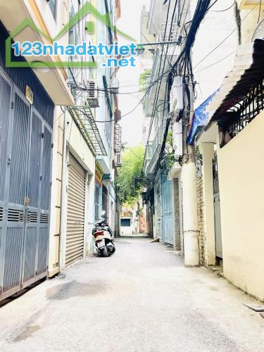 Bán nhà Hoàng Văn Thái, Thanh xuân, Khu Phân Lô Quân Đội. DT: 45m. Giá: 9,6 tỷ