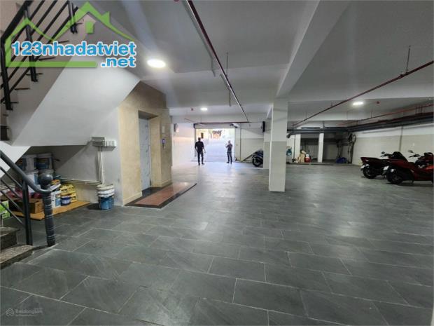 Cho thuê toà nhà 485 Phạm Văn Bạch, P15, Tân Bình, DT 2.500m2 - giá 300 triệu - 2