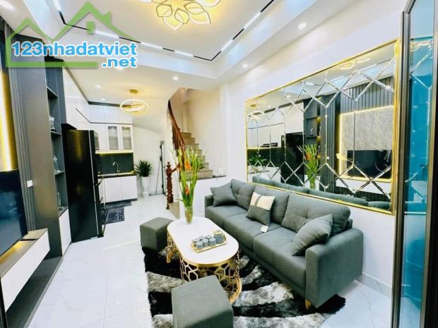 5 Tầng ! Cơ hội hiếm có, Cách Đường 150m, DTSD 160m2, Giá 4.050 Tỷ Tam Trinh! - 2