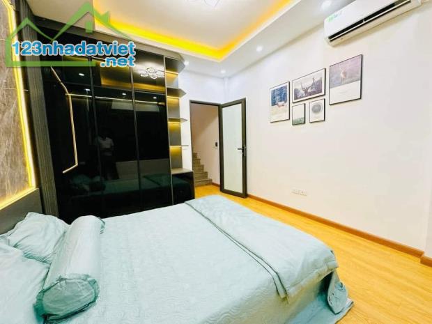 5 Tầng ! Cơ hội hiếm có, Cách Đường 150m, DTSD 160m2, Giá 4.050 Tỷ Tam Trinh! - 1